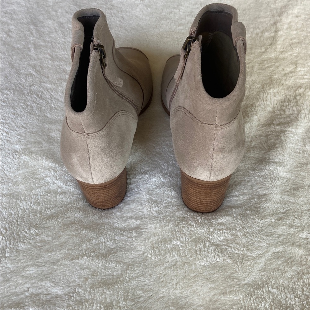 Crown Women's Ankle Boots in Taupe. - Picture 7 of 9